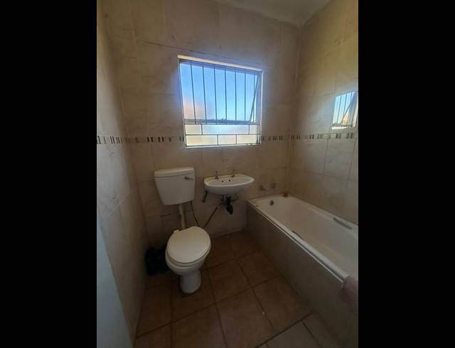 2 BEDROOM HOUSE FOR SALE IN VANDERBIJLPARK CE 4